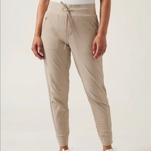 Athleta Trekkie North Jogger size 6
